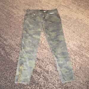 Camp crop pants with zipper detail